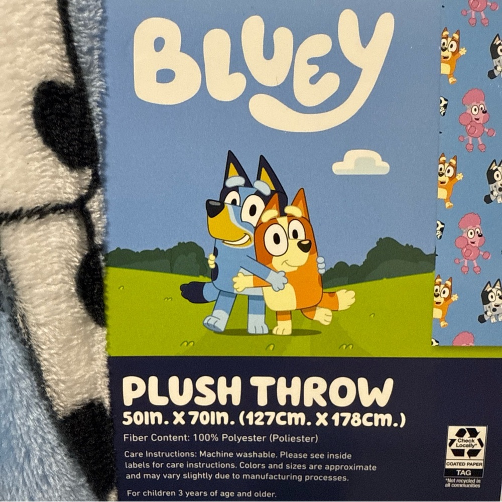 New Bluey Bingo Coco Chloe & Muffin 50" x 70" Blue Throw Blanket On Hanger - Picture 5 of 10